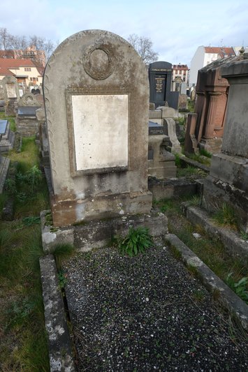 Lápide de Kauffrmann Henri