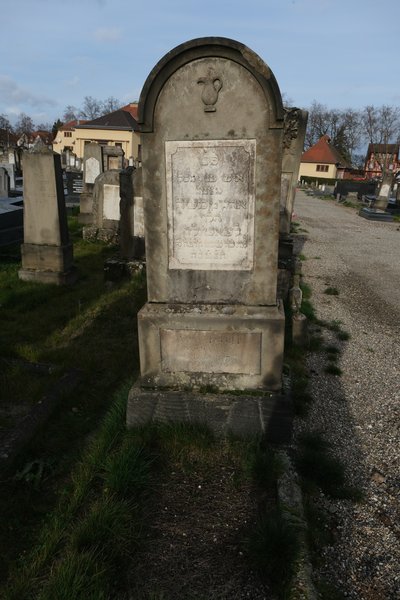 מצבת Léopold Aron
