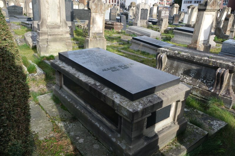Stèle de Bloch Alice