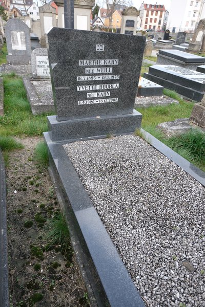 Stèle de Bourla Yvette