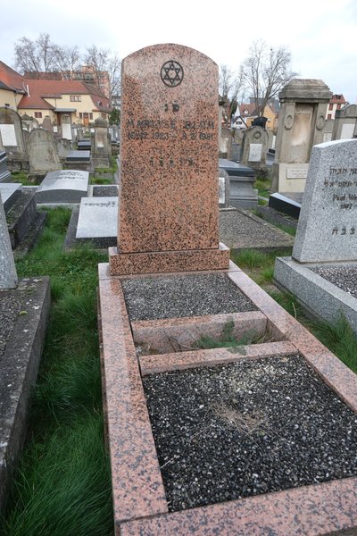 Stèle de Blum Marlise