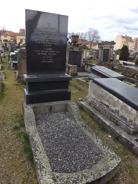 Stèle de Picard Berthe