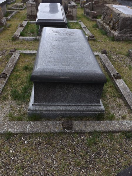 Lápide de Israël Catherine