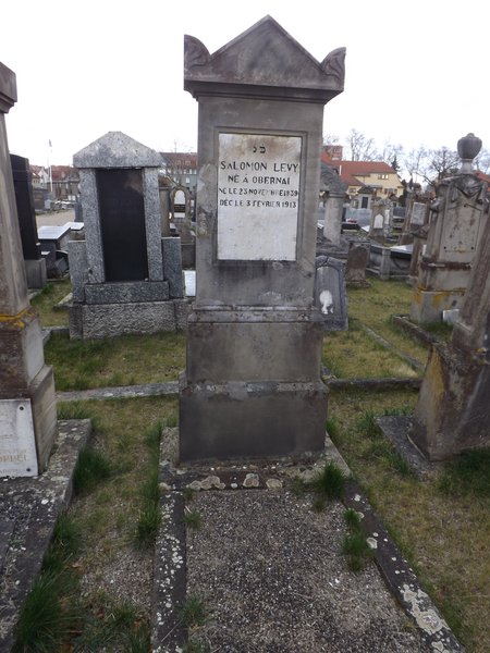 Tombstone of Lévy Salomon