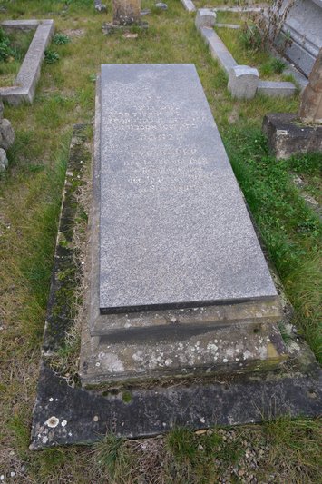 Stèle de Bauer Eve