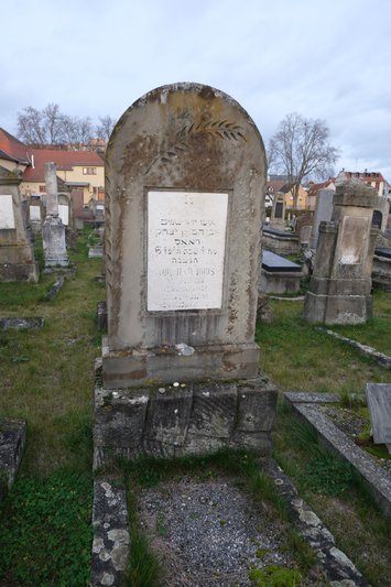 Tombstone of Roos Abraham