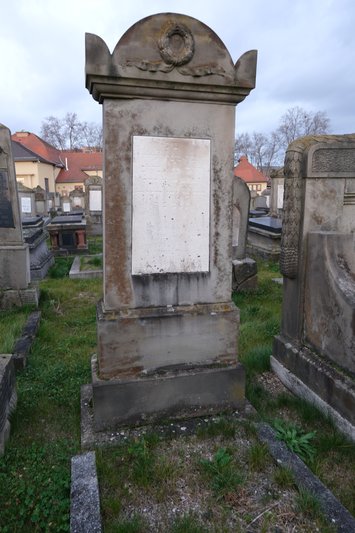 Stèle de Cahen Caroline