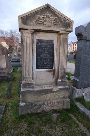 Stèle de Cerf Léon