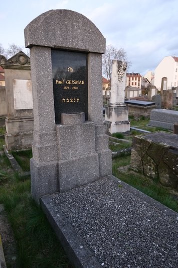 מצבת Geismar Paul