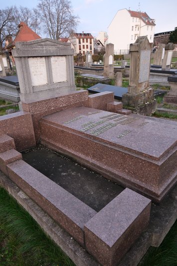 Grafsteen van Lanzenberg Henriette