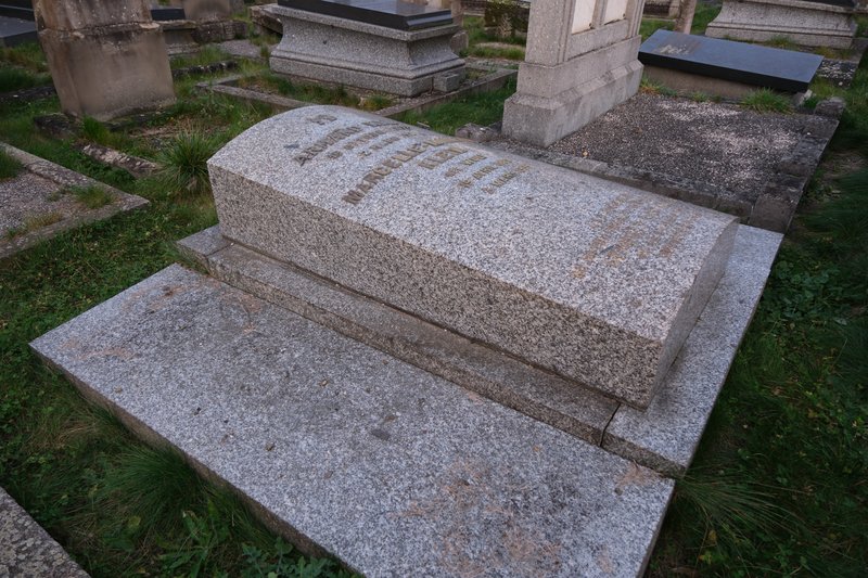 Grafsteen van Klein Armand