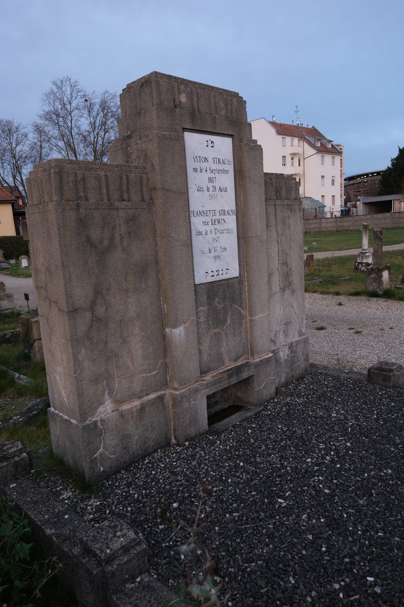 Lápide de Strauss Jeannette