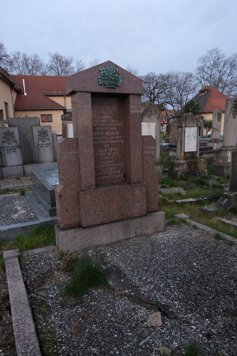 Grafsteen van Bloch Louis
