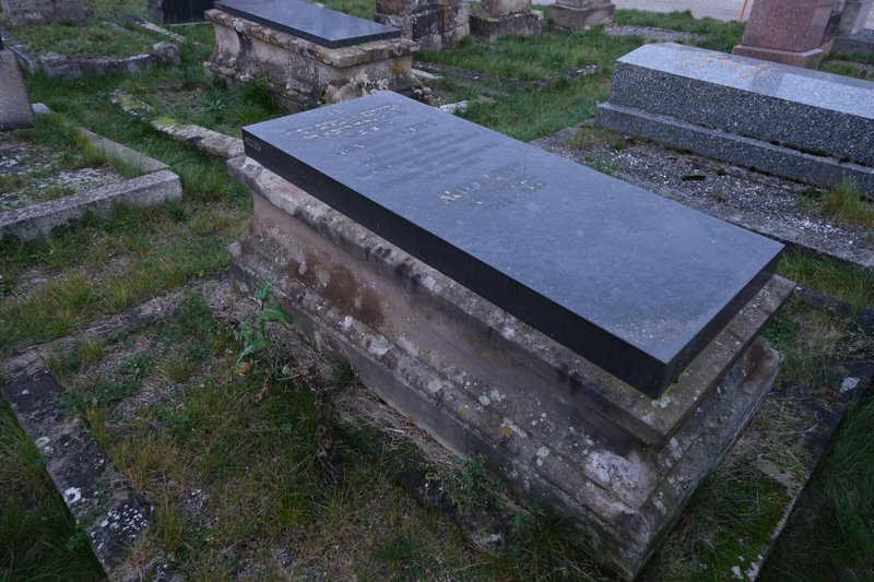 מצבת Lévy Armand
