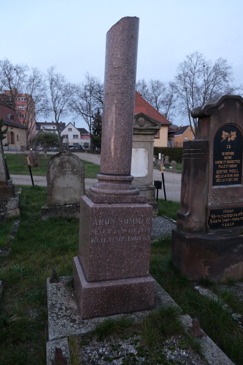 Sommer Aron fejfája