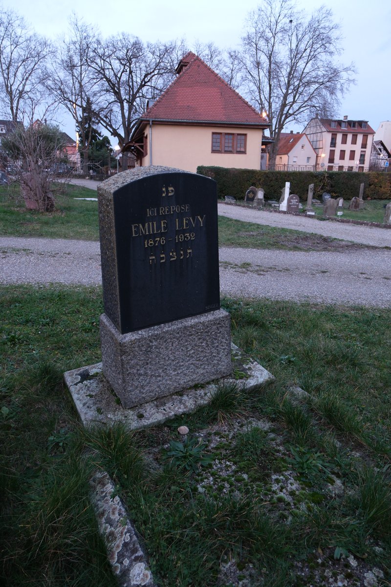 Stèle de Lévy Emile