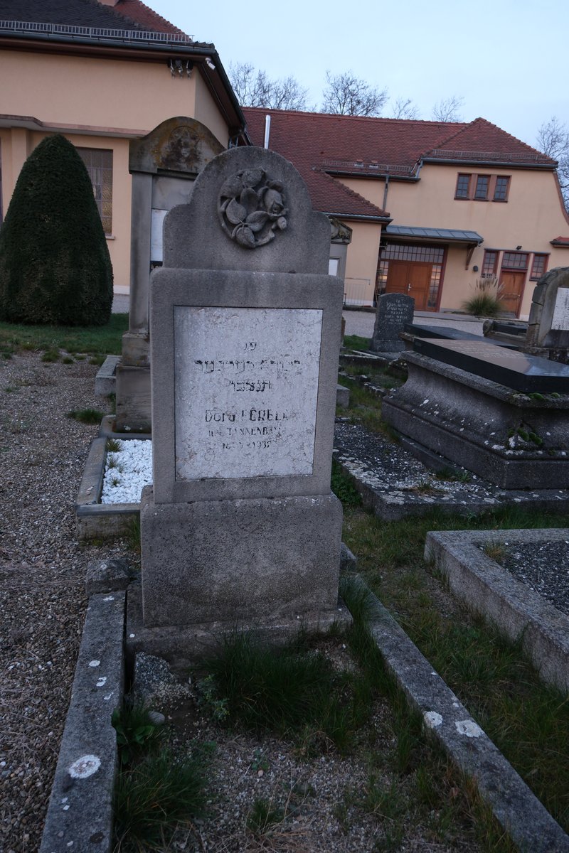 Stèle de Cerber Dora