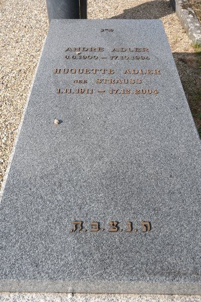 מַצֵּבה פון Adler André