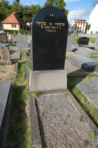 Loewenthal Suzanne fejfája