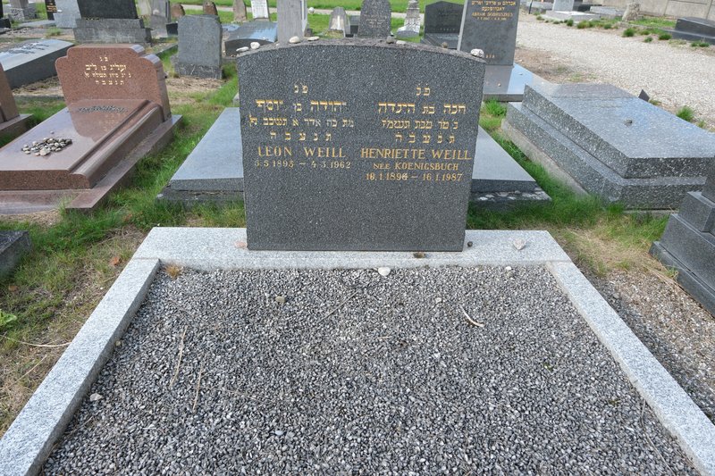 מצבת Weill Léon