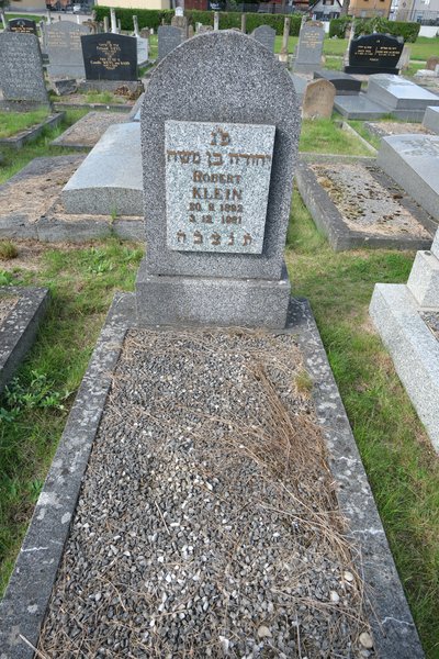 Klein Robert का स्मारक