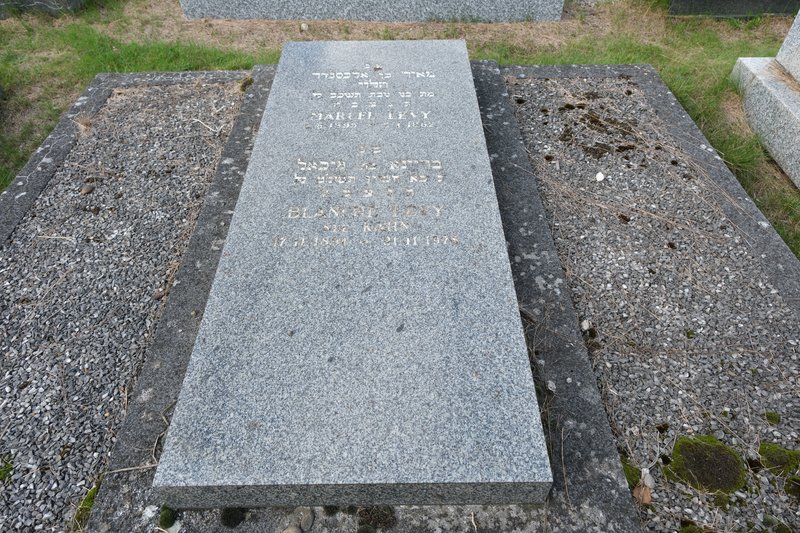 מצבת Levy Blanche