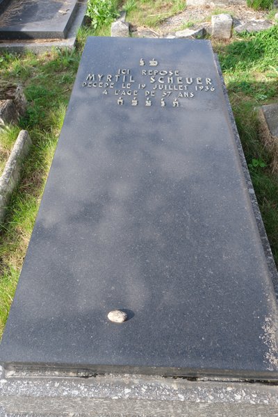 מצבת Scheuer Myrtil