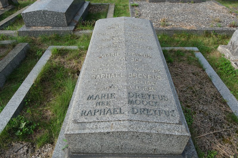 Надгробие Dreyfuss Marie
