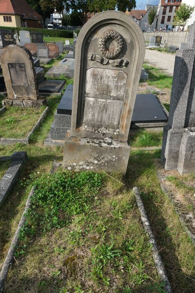 Hemedinger Gertrude fejfája