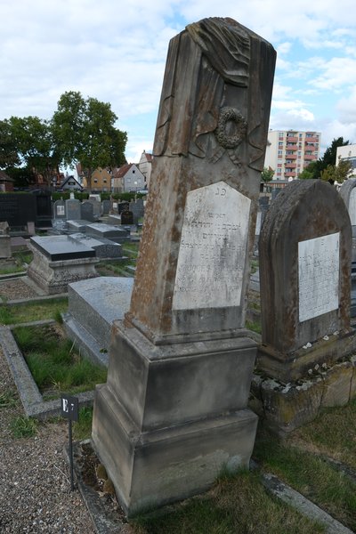 Estela de Strauss Jacques
