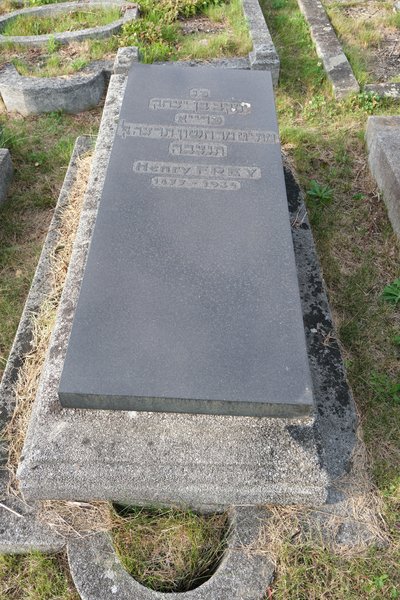 Lápide de Frey Henry
