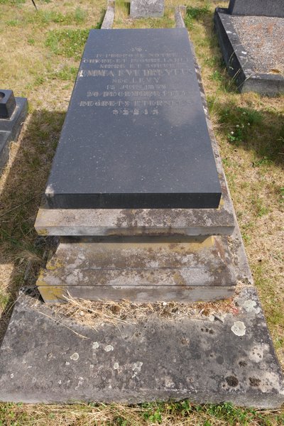 מצבת Dreyfus Emma Eve