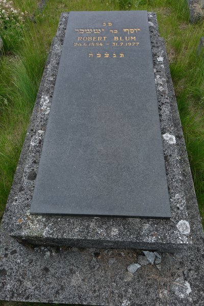 Grafsteen van Blum Robert
