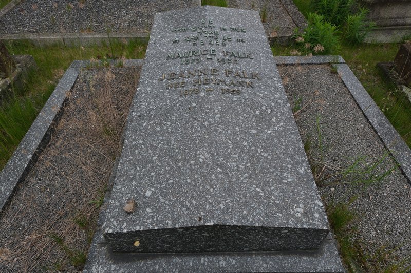 Stèle de Falk Jeanne