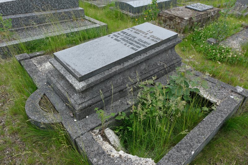 Stèle de Cahn Hélène