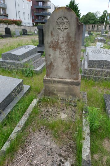 Stèle de Bloch Pauline