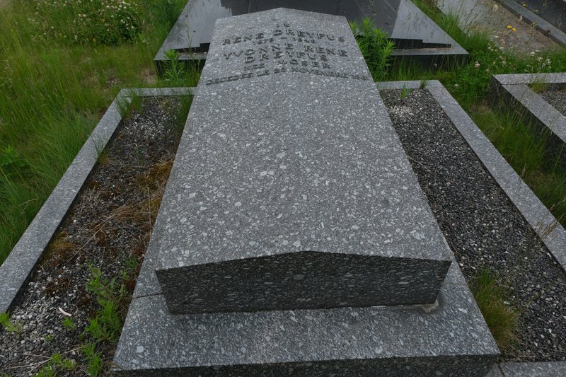 Stèle de Weil Marcel
