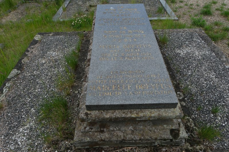 Lápide de Dreyfuss Cyrille