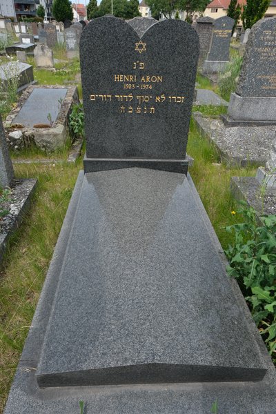 מצבת Aron Henri