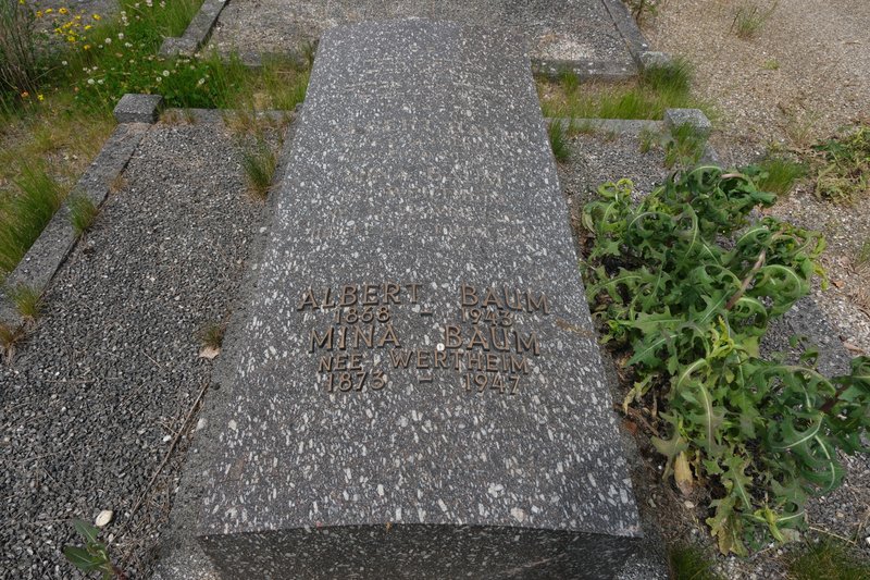 Grafsteen van Baum Mina