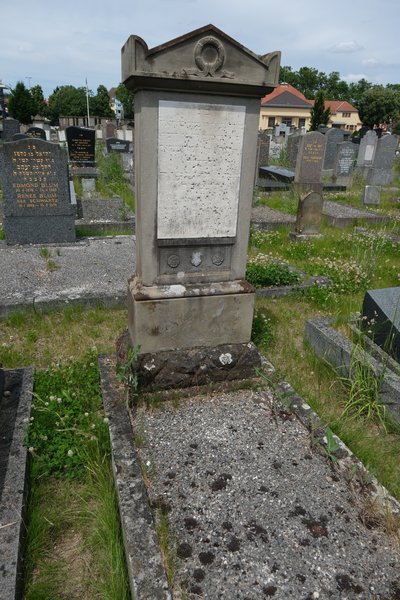 Lápide de Muller Pauline