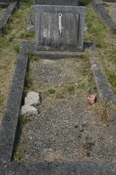 Grafsteen van Benjamin Julien