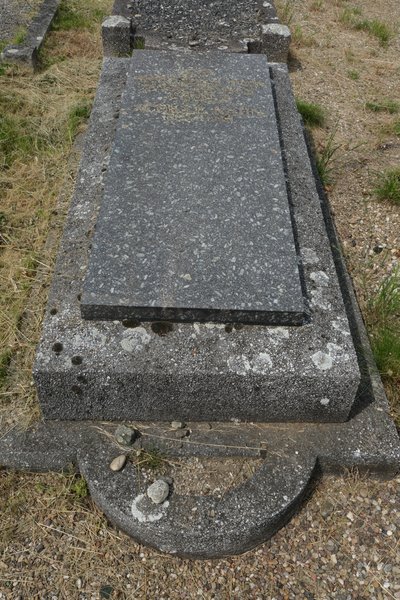 Lápide de Kahn Achille