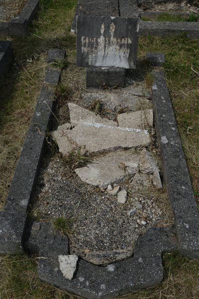 Grafsteen van Klein Georges