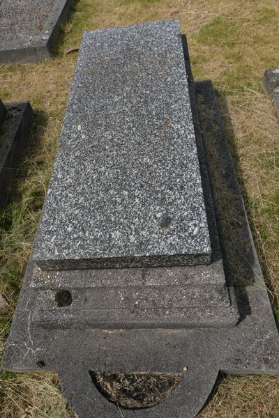 מַצֵּבה פון Bloch Caroline Emma