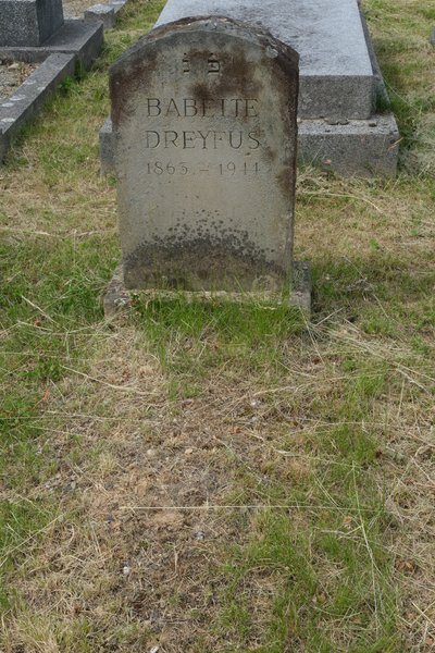 Lápide de Dreyfus Babette