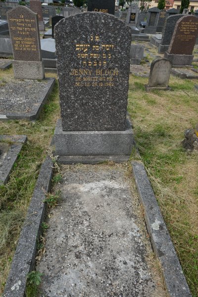 شاهدة قبر Bloch Jenny