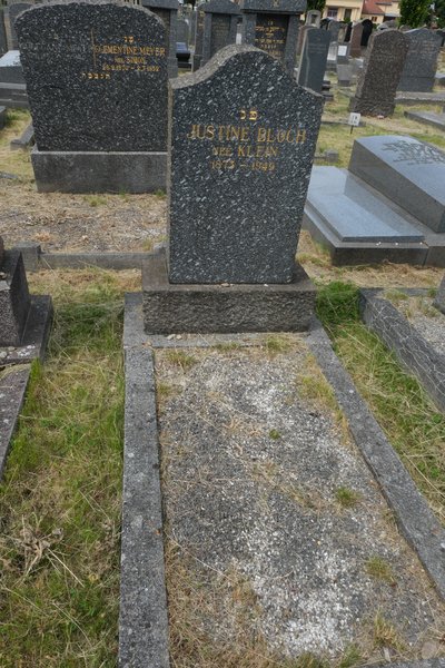 Bloch Justine fejfája
