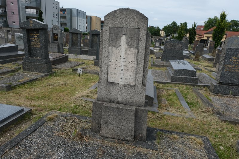 Lápide de Elias Ferdinand