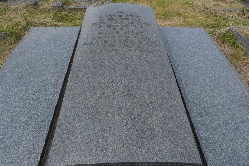 Grafsteen van Weil Marie Anne